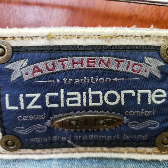 Liz Claiborne distressed mom's jeans. - Picture 5 of 11